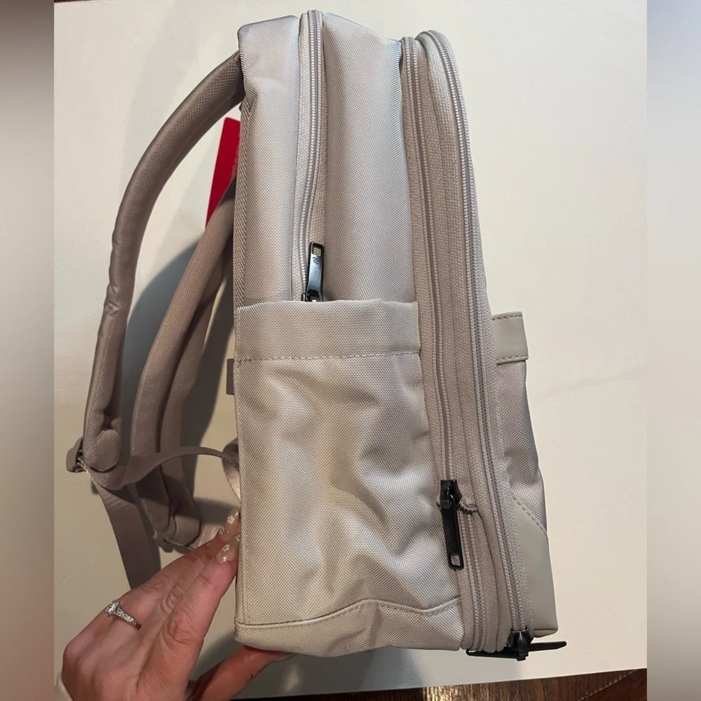 NEW Hanke Expandable Travel Laptop Backpack 16” – Greyish White